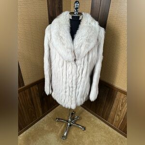 BEAUTIFUL VINTAGE SAGA FOX “GUARANTEE OF QUALITY” BLUE FOX FUR COAT JACKET LARGE